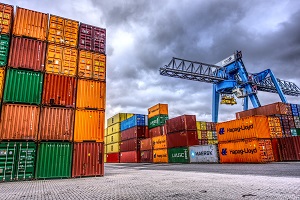 As exportações e as importações diminuíram 3,8% e 4,0%, respetivamente, em termos nominais