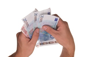 A remuneração bruta mensal média por trabalhador aumentou 2,6%, para 1 300 euros, no trimestre terminado em setembro de 2021